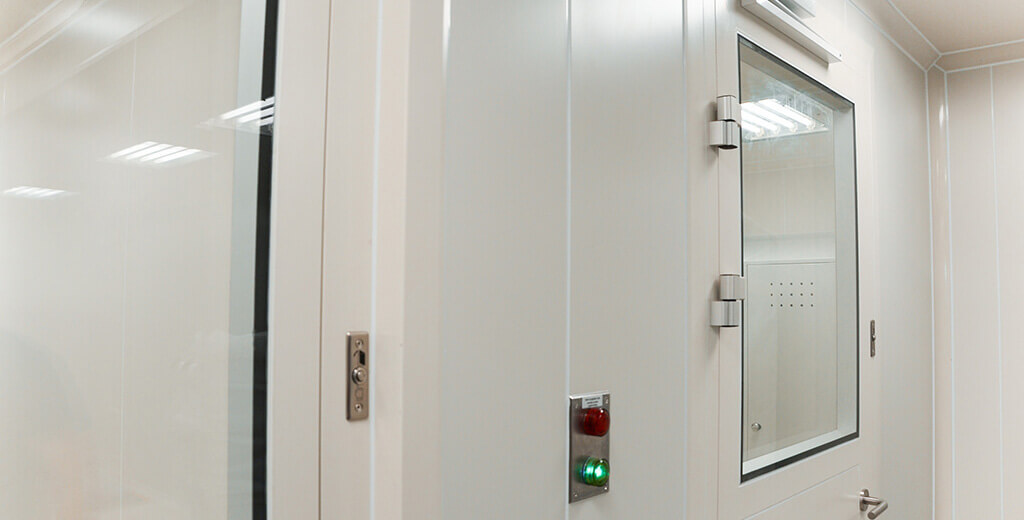 Why is an Interlocking Door System Safe for your Cleanrooms