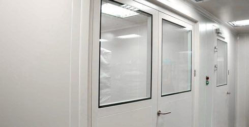 Cleanroom door specifications and accessories tailor-made to your needs